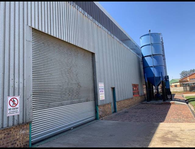 4,500M² WAREHOUSE FOR SALE IN NEW ERA